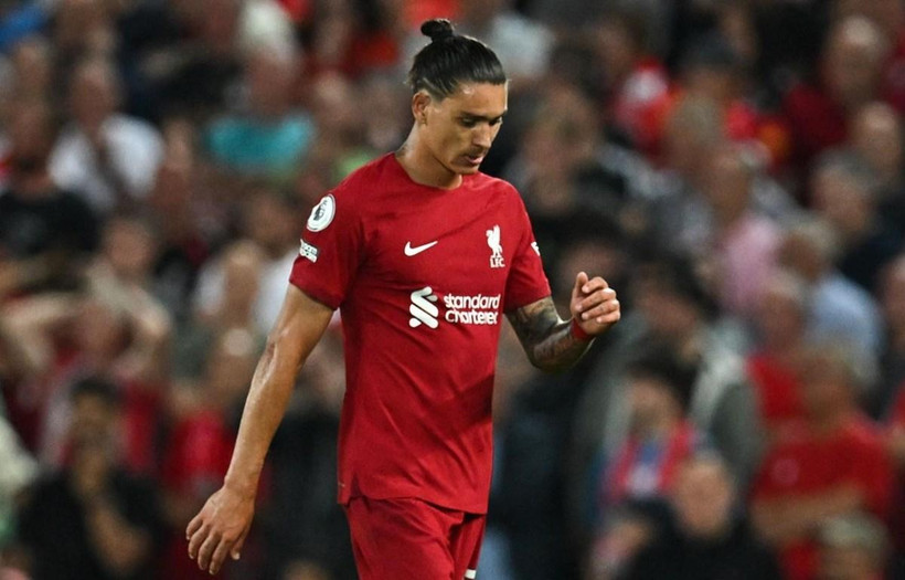 Nunez lĩnh thẻ đỏ, khiến Liverpool phải thi đấu thiếu người. (Nguồn: Getty Images/TTXVN)