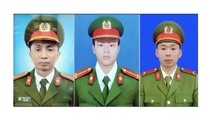 3 cán bộ chiến sĩ trước khi thăng quân hàm. (Ảnh: TTXVN)