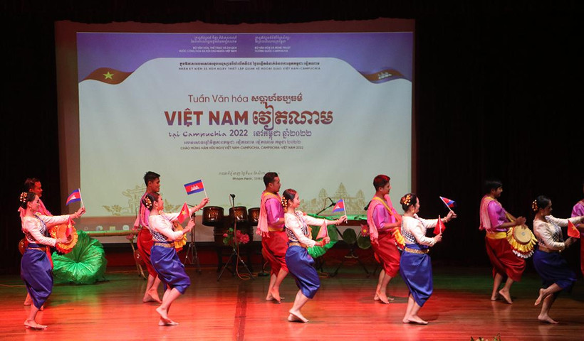 Một tiết mục múa của các nghệ sĩ Campuchia. 