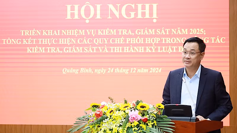 Bí thư Tỉnh ủy Quảng Bình Lê Ngọc Quang phát biểu kết luận hội nghị. (Ảnh: baoquangbinh.vn)