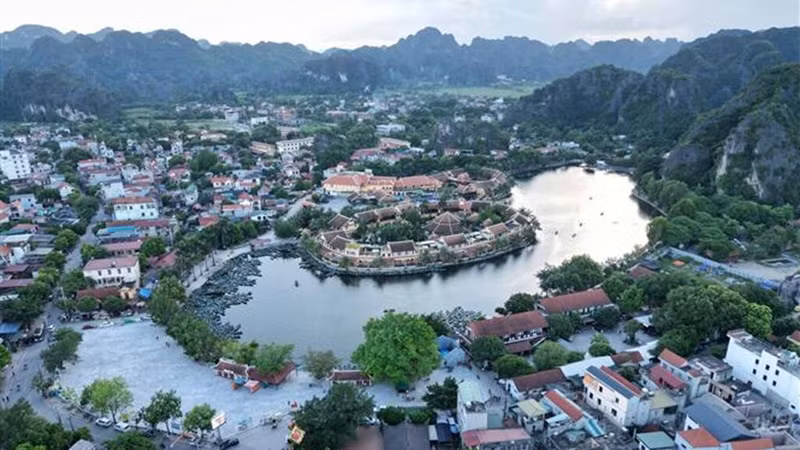 Khu du lịch Tam Cốc - Bích Động, huyện Hoa Lư sẽ được nhập toàn bộ vào thành phố Hoa Lư.