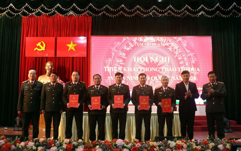 Công an các tỉnh thuộc Cụm thi đua số 5-Bộ Công an ký giao ước thi đua “Vì an ninh Tổ quốc” năm 2024.