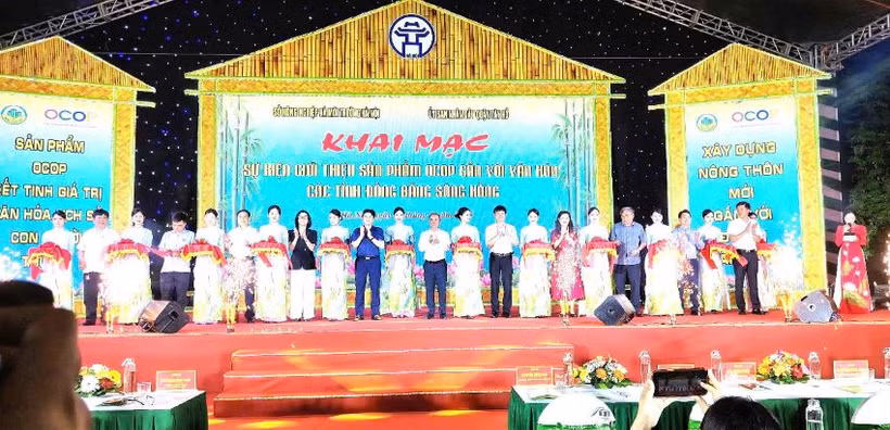 Khai mạc Sự kiện Giới thiệu sản phẩm OCOP gắn với văn hoá các tỉnh Đồng bằng sông Hồng. 