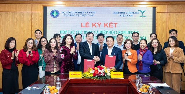Ký kết hợp tác triển khai Chương trình " Khung quản lý thuốc bảo vệ thực vật bền vững" năm 2024.