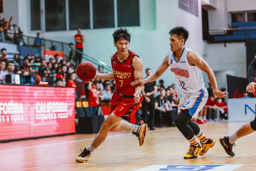 Dư Minh An (áo đỏ) đột phá khu trung tâm. (Ảnh: VBA)
