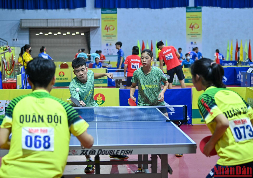 Đông đảo khán giả đến theo dõi Giải bóng bàn quốc gia Báo Nhân Dân 