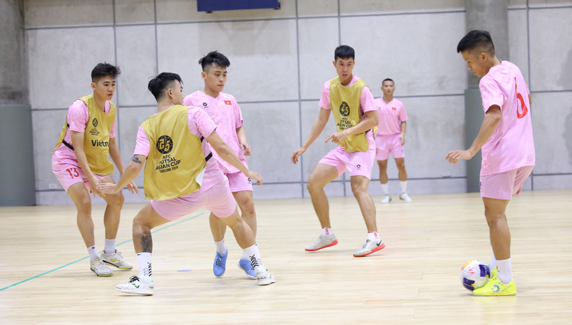 Các thành viên đội tuyển futsal Việt Nam tiếp tục tập luyện. (Ảnh: VFF)