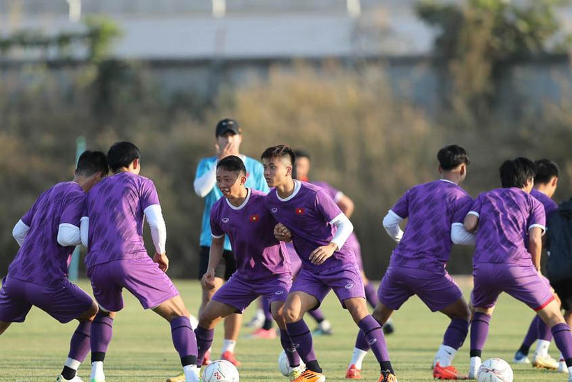 Phan Văn Đức được tăng cường thể lực trong ngày trở lại đội tuyển. (Ảnh: VFF)
