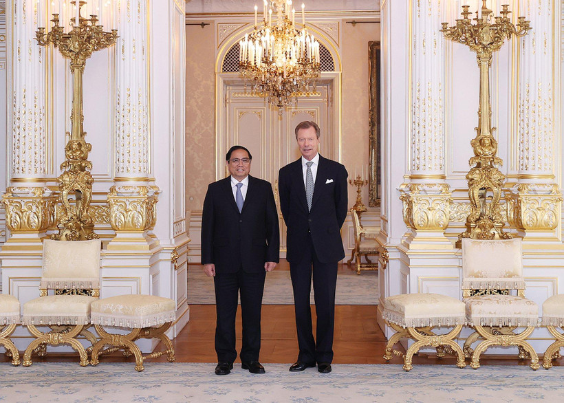 Thủ tướng Chính phủ Phạm Minh Chính hội kiến Đại Công tước Luxembourg Henri. (Ảnh: TTXVN)