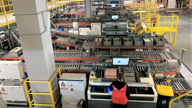Kho logistics bán tự động phục vụ thương mại điện tử của hãng JD ở thành phố Bắc Kinh.