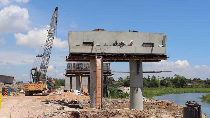 Dự án đường ven biển Dung Quất-Sa Huỳnh, giai đoạn Ia, thành phần 1 đang được triển khai thi công. 