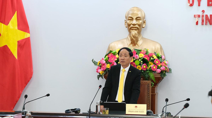 Chủ tịch Ủy ban nhân dân tỉnh Bình Định Phạm Anh Tuấn phát biểu ý kiến tại hội nghị.