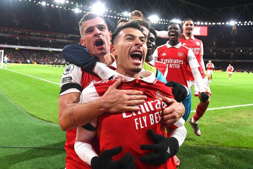 Phong cách ăn mừng cuồng nhiệt của các cầu thủ Arsenal. (Ảnh: PremierLeague)