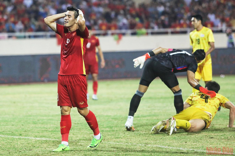 Các cầu thủ quá tuổi như Tiến Linh, Hùng Dũng và Hoàng Đức sẽ không được tham dự SEA Games 32. (Ảnh: KHIẾU MINH)