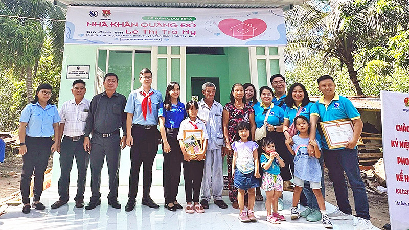 Từ nguồn thu của phong trào "Kế hoạch nhỏ", Hội đồng Đội huyện Tân Biên (Tỉnh Tây Ninh) đã triển khai công trình "Nhà khăn quàng đỏ" tặng học sinh, đội viên có hoàn cảnh khó khăn.