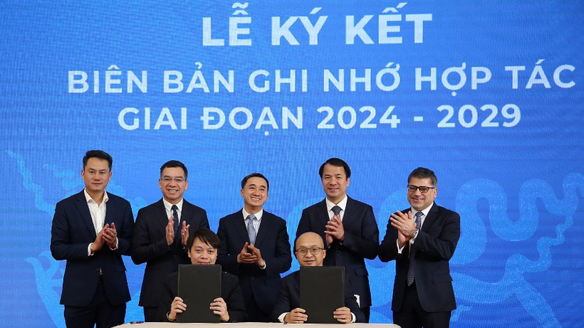 Đại diện lãnh đạo các bộ, ngành, đoàn thể tại lễ ký kết hợp tác giữa Trung ương Hội Thầy thuốc trẻ Việt Nam và AstraZeneca Việt Nam. 