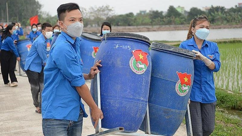 Các bạn trẻ tỉnh Thái Bình tham gia Chiến dịch “Thanh niên tình nguyện hè”.