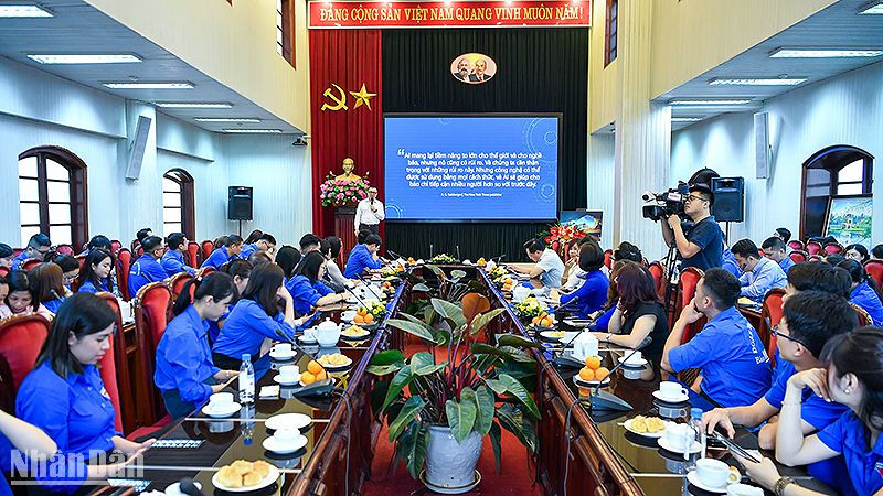 Toàn cảnh buổi lễ, diễn ra tại trụ sở Bộ Biên tập Báo Nhân Dân. (Ảnh: THÀNH ĐẠT)