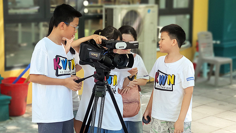 Các đạo diễn, quay phim "nhí" tự tay làm ra những thước phim đầu đời với máy quay chuyên nghiệp trong khuôn khổ Chương trình.