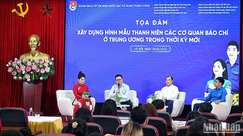 Các diễn giả tham luận tại Tọa đàm. (Ảnh: THÀNH ĐẠT)