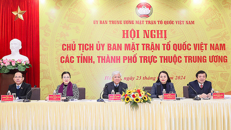 Các đồng chí chủ trì Hội nghị.