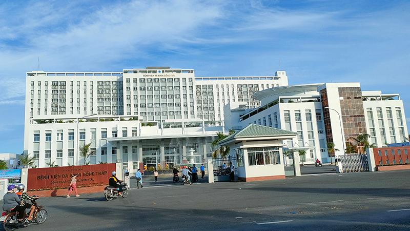 Bệnh viện đa khoa Đồng Tháp (cơ sở mới) ngày đầu tiên đón tiếp bệnh nhân. 