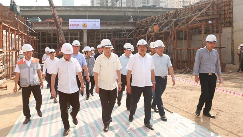 Chủ tịch UBND TP Hà Nội Trần Sỹ Thanh kiểm tra tiến độ dự án hầm chui Lê Văn Lương-Vành đai 3 sáng 7/9.