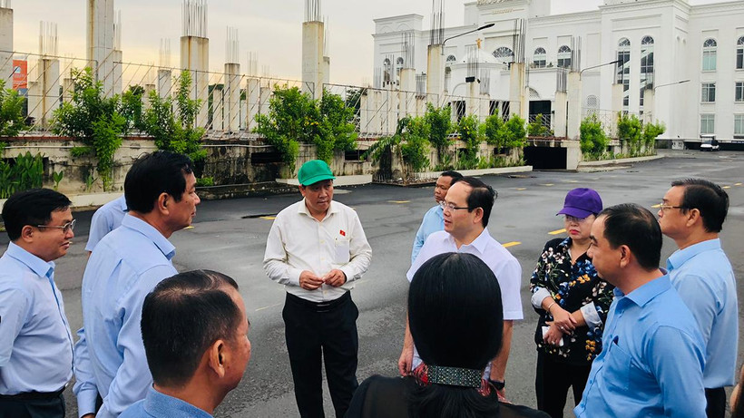 Đoàn đại biểu Quốc hội tỉnh Đồng Nai giám sát công trình xây dựng không phép quy mô lớn trên đường Đồng Khởi, thành phố Biên Hòa vào tháng 8/2022.