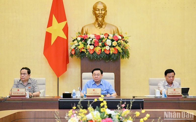 Chủ tịch Quốc hội Vương Đình Huệ và các Phó Chủ tịch Quốc hội dự phiên họp. (Ảnh: Duy Linh)
