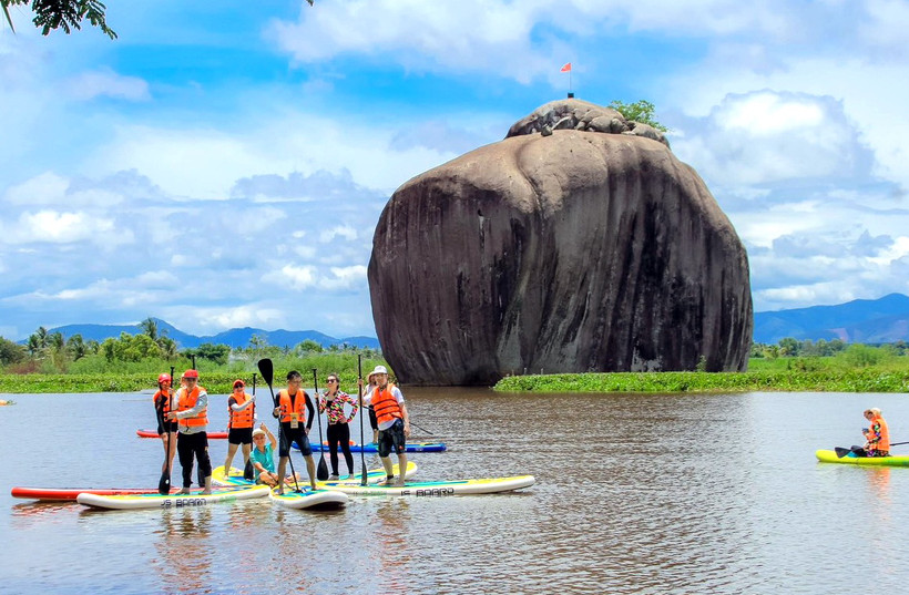 Du khách đến Đồng Nai vui chơi trong đợt nghỉ lễ 30/4 và 1/5. 