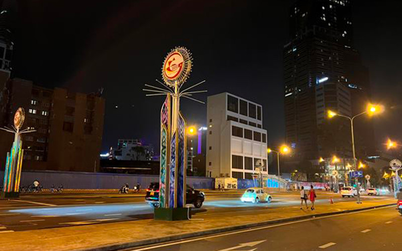 Các bảng quảng cáo ngoài trời tắt đèn sau 22 giờ để tiết kiệm điện.