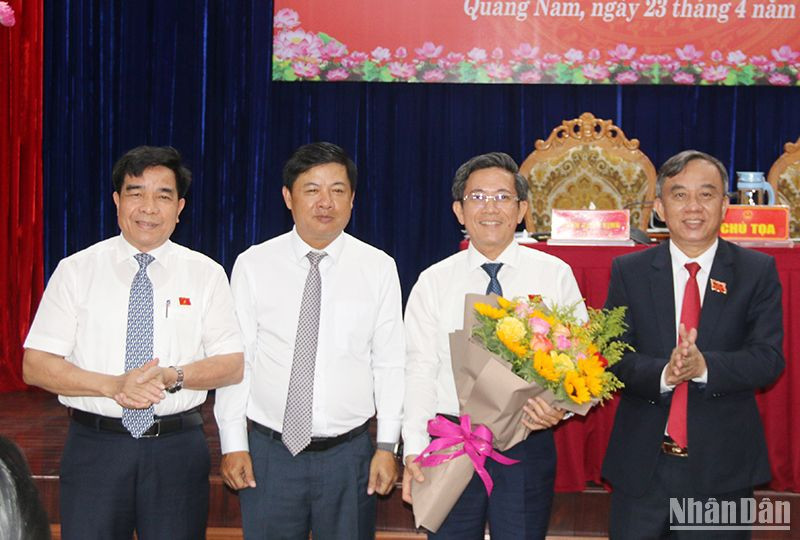 Lãnh đạo tỉnh Quảng Nam chúc mừng đồng chí Trần Nam Hưng giữ chức Phó Chủ tịch Ủy ban nhân dân tỉnh nhiệm kỳ 2021-2026.