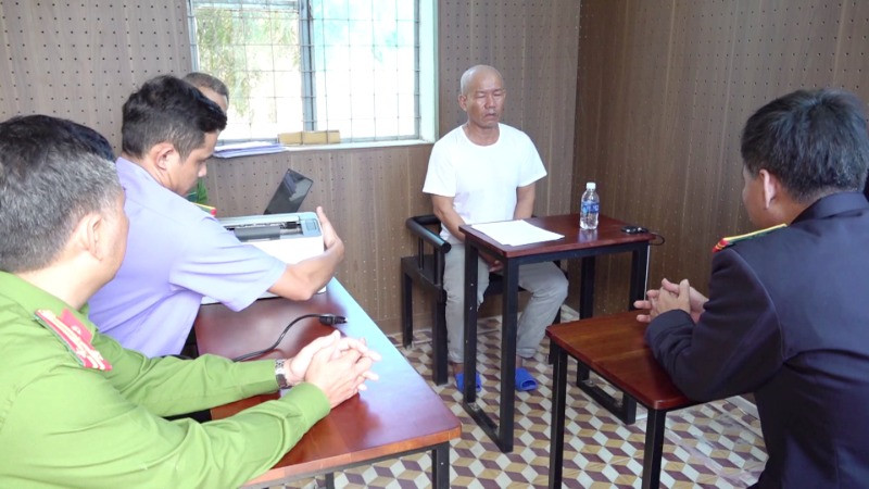 Cơ quan chức năng làm việc với đối tượng Trần Bảo Uyên.
