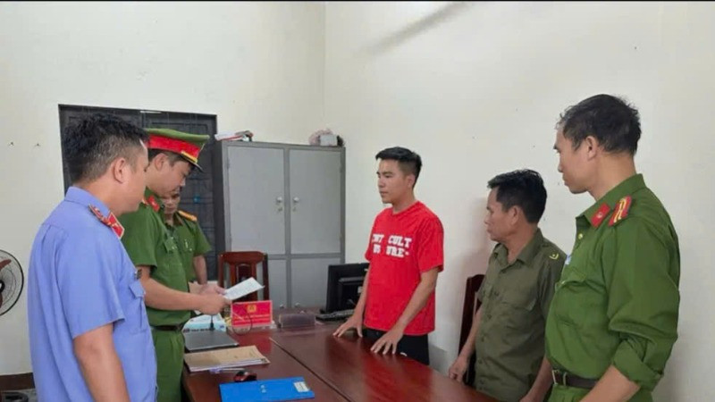 Công an đọc lệnh khởi tố, bắt tạm giam đối với Mai Văn Dưỡng, chủ tiktoker Dưỡng Dướng Dường.