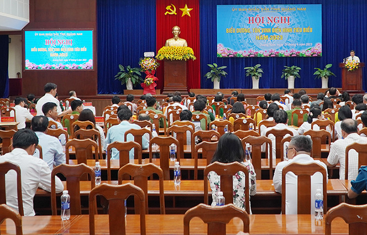 Quang cảnh Hội nghị tuyên dương, tôn vinh các điển hình tiêu biểu năm 2022.