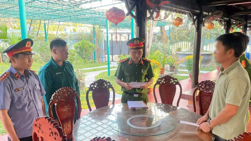 Cơ quan điều tra công bố quyết định khởi tố bị can đối với Bùi Ngọc Dũng.