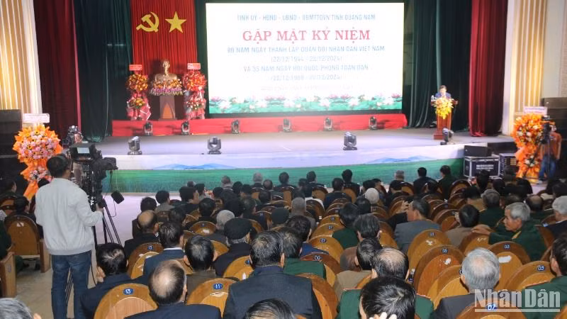 Quang cảnh buổi gặp mặt kỷ niệm 80 năm ngày thành lập Quân đội nhân dân Việt Nam.