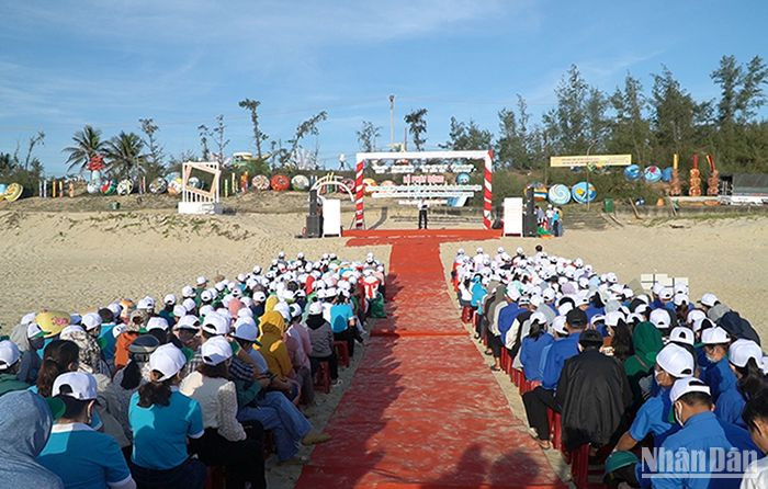 Quang cảnh lễ phát động.