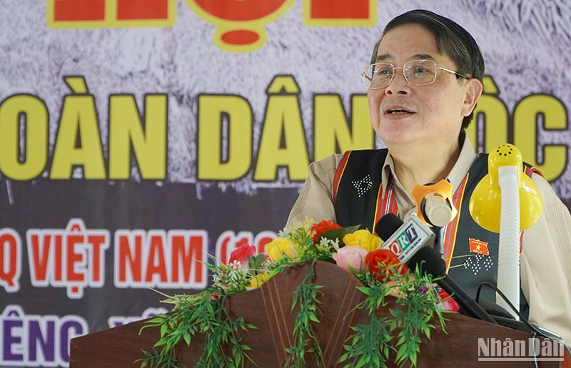 Phó Chủ tịch Quốc hội Nguyễn Đức Hải phát biểu tại Ngày hội Đại đoàn kết toàn dân tộc ở khu dân cư thôn A Liêng.