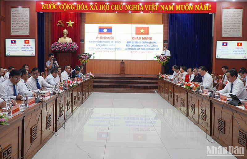Quang cảnh buổi làm việc.