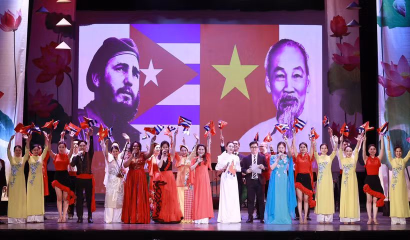 Tiết mục biểu diễn nghệ thuật chào mừng.