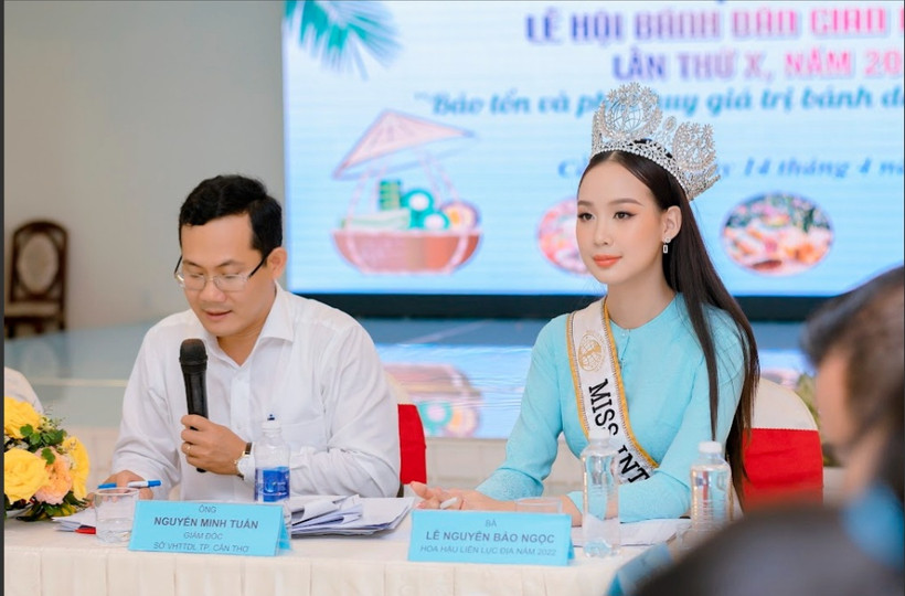 Đại diện Ban tổ chức giới thiệu lễ hội tại buổi họp báo.