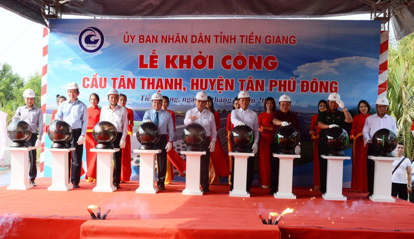 Nghi lễ khởi công cầu Tân Thạnh, huyện Tân Phú Đông (Tiền Giang).