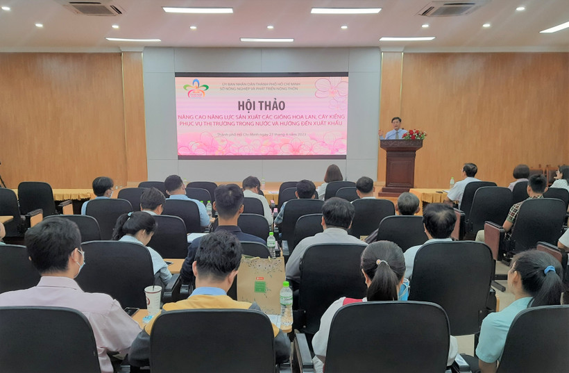 Quang cảnh hội thảo nâng cao năng lực sản xuất các giống hoa lan, cây kiểng phục vụ thị trường trong nước và hướng đến xuất khẩu.