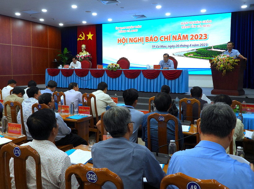 Đông đảo cơ quan truyền thông, báo chí tham dự Hội nghị báo chí năm 2023 tại Cà Mau chiều 20/4. 