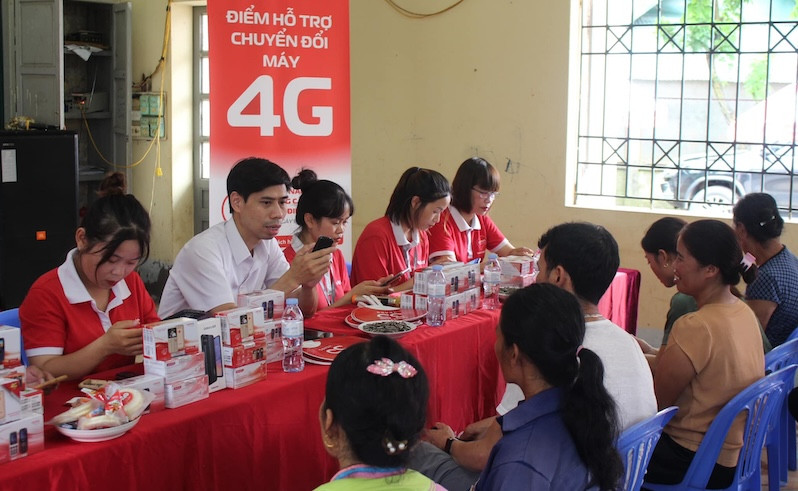 Một điểm hỗ trợ chuyển đổi điện thoại 4G của Viettel