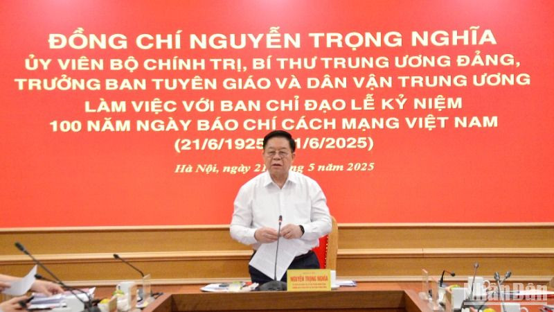 Trưởng Ban Tuyên giáo và Dân vận Trung ương Nguyễn Trọng Nghĩa phát biểu tại buổi làm việc. (Ảnh: PHẠM CƯỜNG) 