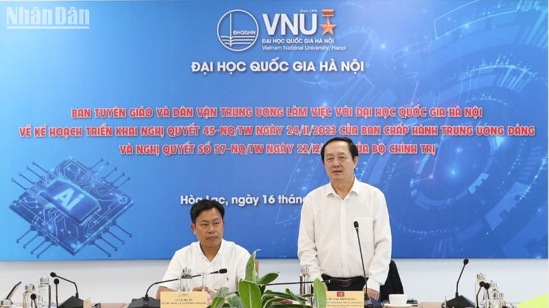 Đồng chí Huỳnh Thành Đạt, Ủy viên Trung ương Đảng, Phó Trưởng Ban Tuyên giáo và Dân vận Trung ương phát biểu tại buổi làm việc.