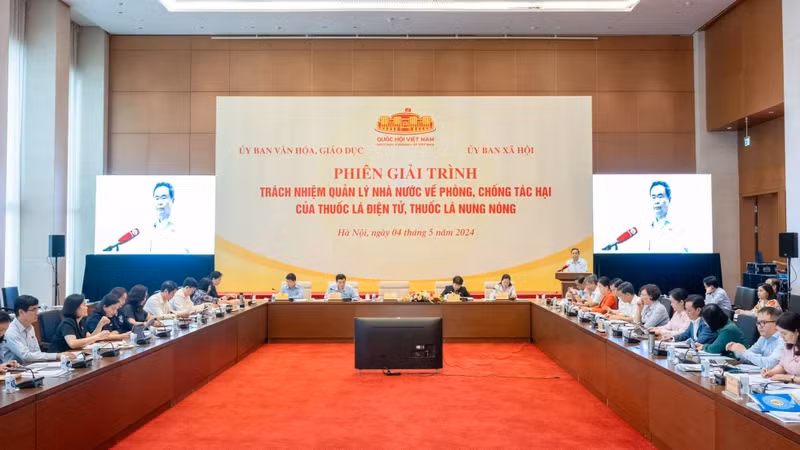 Toàn cảnh Phiên giải trình Trách nhiệm quản lý nhà nước về phòng, chống tác hại của thuốc lá điện tử, thuốc lá nung nóng. (Ảnh: Duy Linh) 