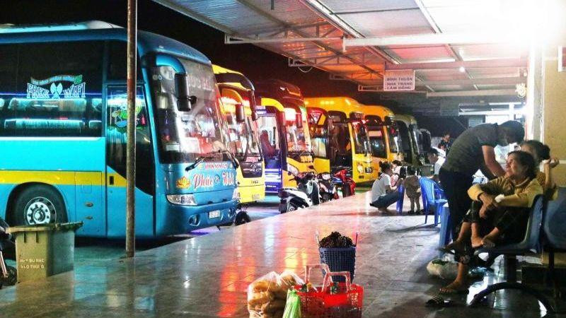 Các đơn vị chức năng kiểm tra việc giảm giá cước và cấp lệnh xuất bến tùy theo tuyến vận chuyển hành khách liên tỉnh và Thành phố Hồ Chí Minh.